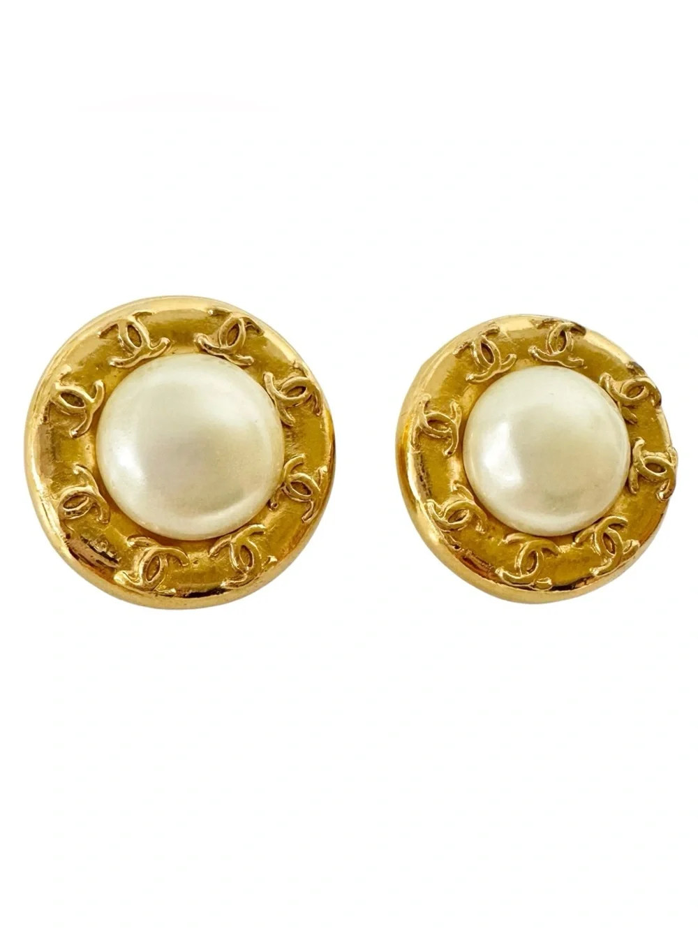 CHANEL Round Faux Pearl Gold Plated Coco Mark CC Logo Vintage Clip On Earrings